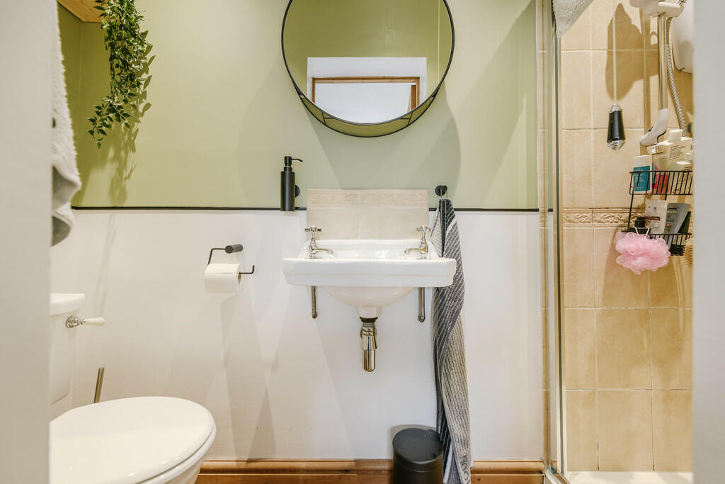 En-Suite to Bedro...