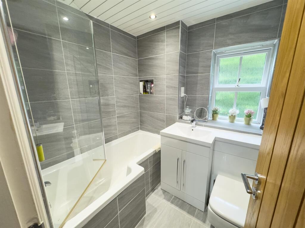 Family Bathroom (1).jpg