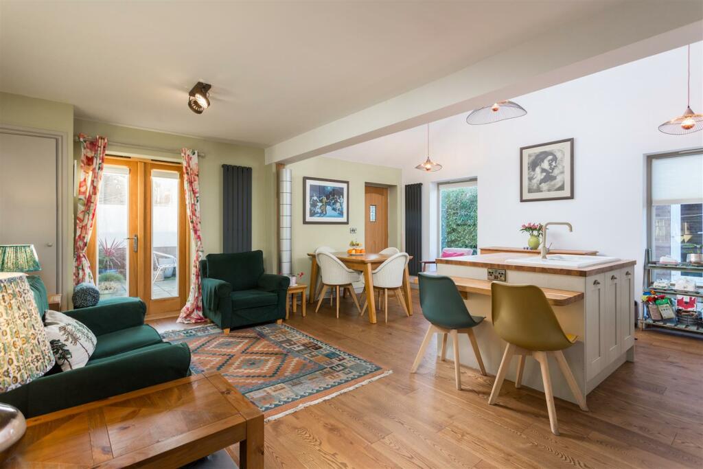 9 Lancaster Way-09.jpg