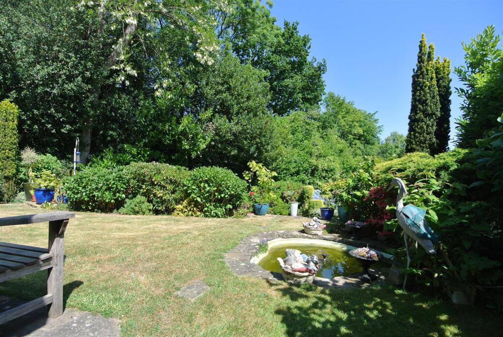 Rear Garden New 10.JPG