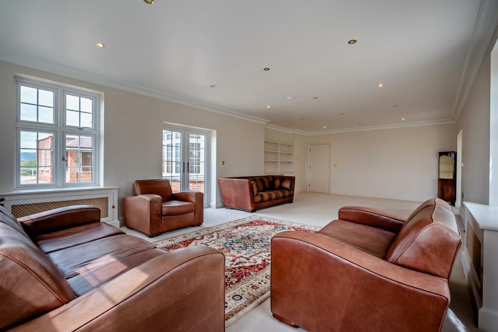8590830-interior08-800.jpg