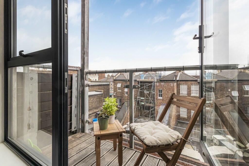 Main bedroom &amp; balcony