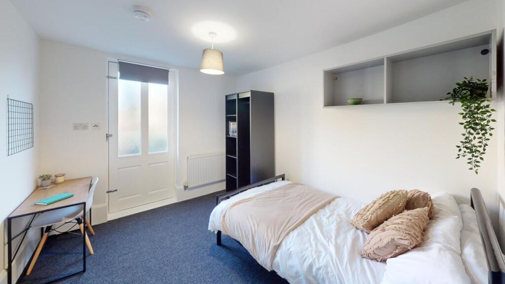 Flat-6-Piccadilly-Place-Bedroom-4 1.jpg