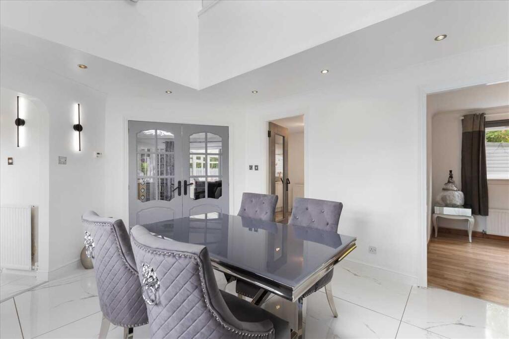 Dining Area (2)