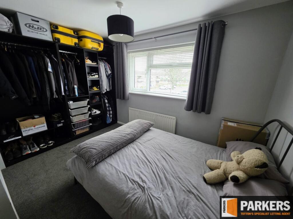 Wardrobes to Bedrooom 2