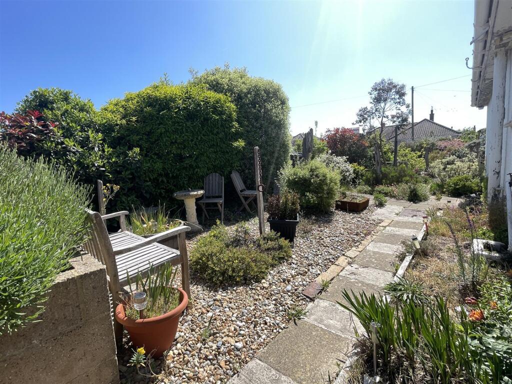 89 Innings Dr New side Gdn 2.JPG