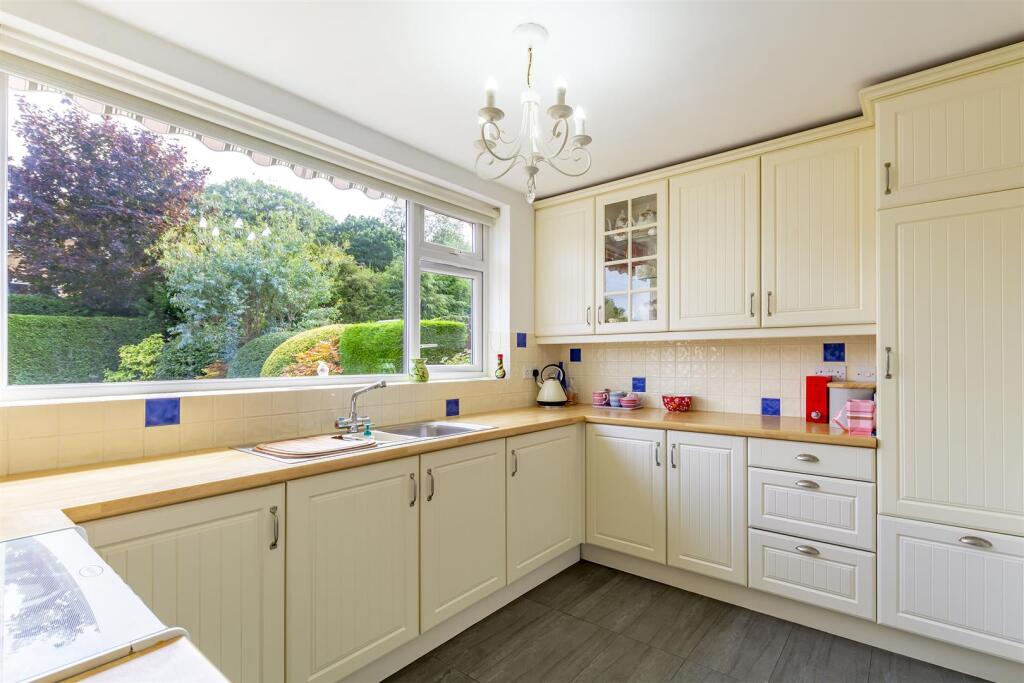 Kitchen (2)-HDR copy.jpg