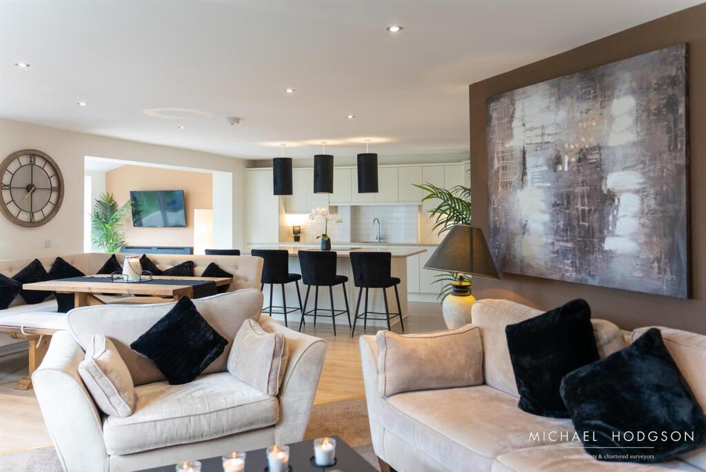 6, Normanby Court-22.jpg