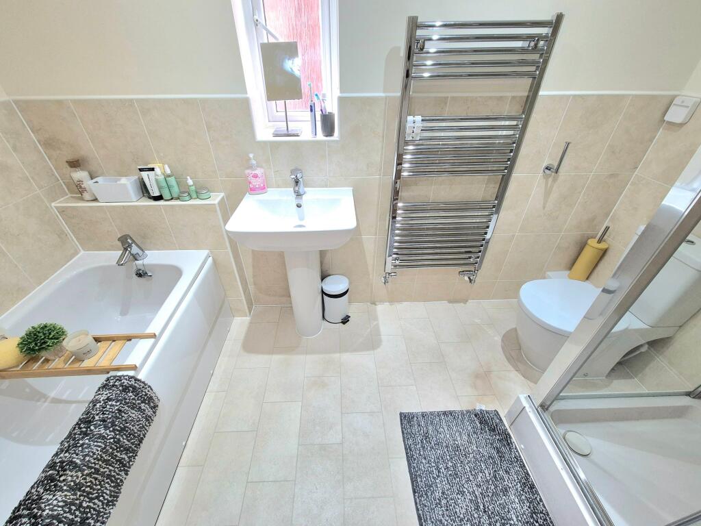 En-Suite Bathroom