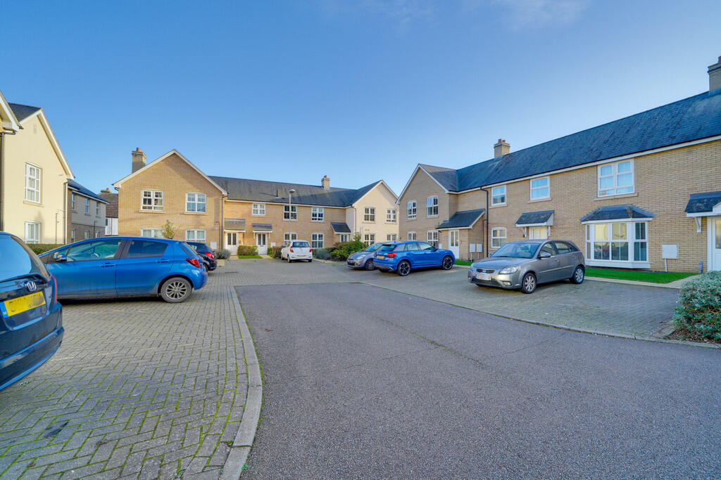 11 Woodlands Cour...