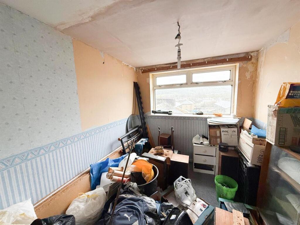 5 bed terrace Cross Hills