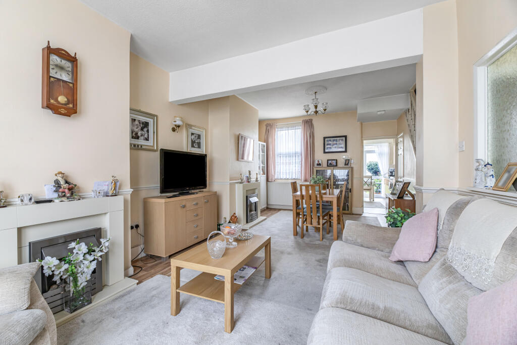 Lounge/Dining Room