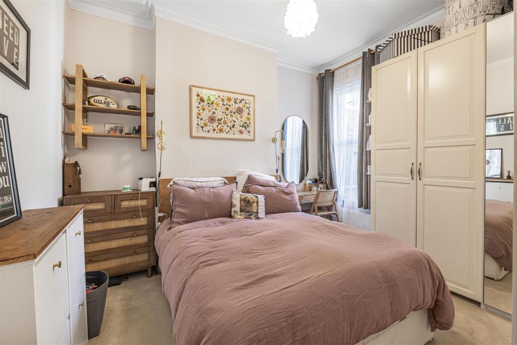 james_anderson_flat_a_128_felsham_rd__2_.JPG