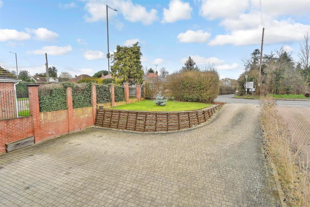 Driveway/Parking