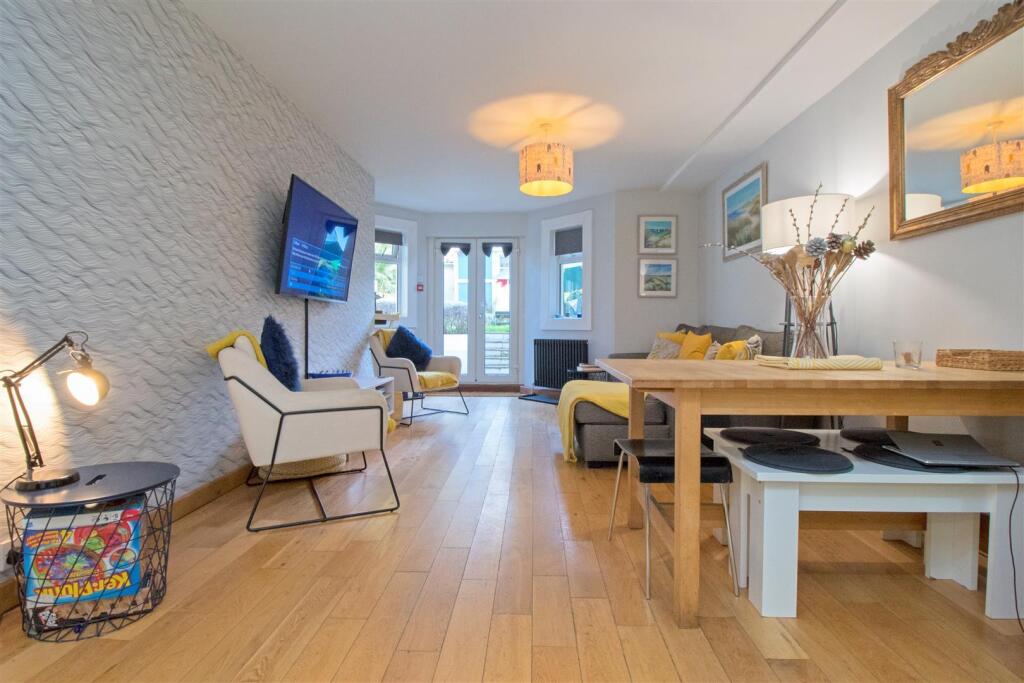 St Aubyns Lounge.jpg