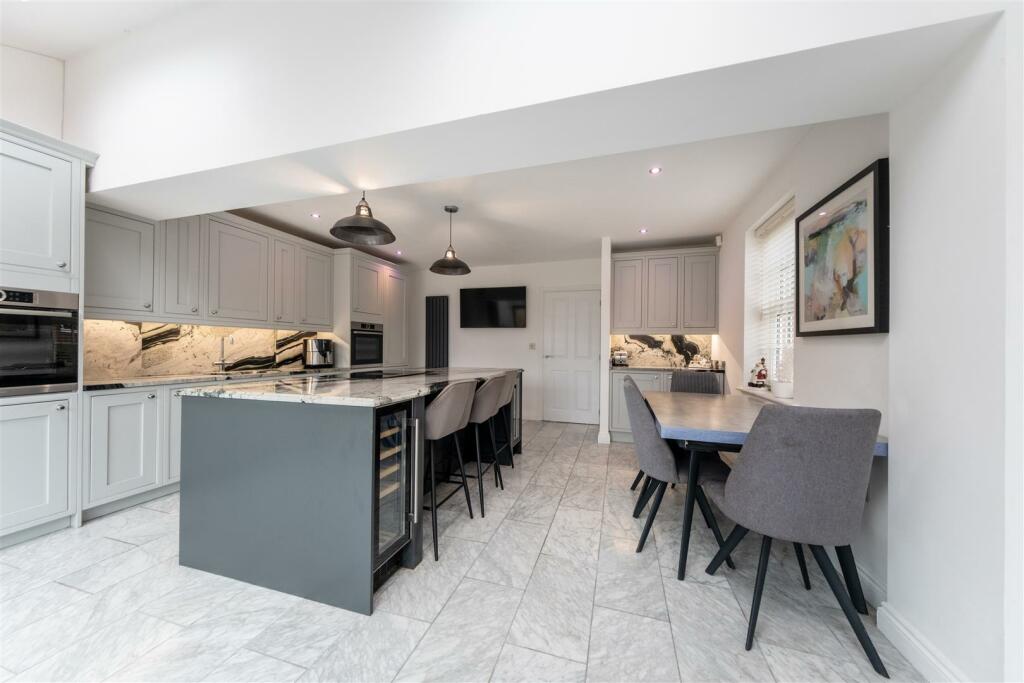 27 Hazelhurst Way-002.jpg