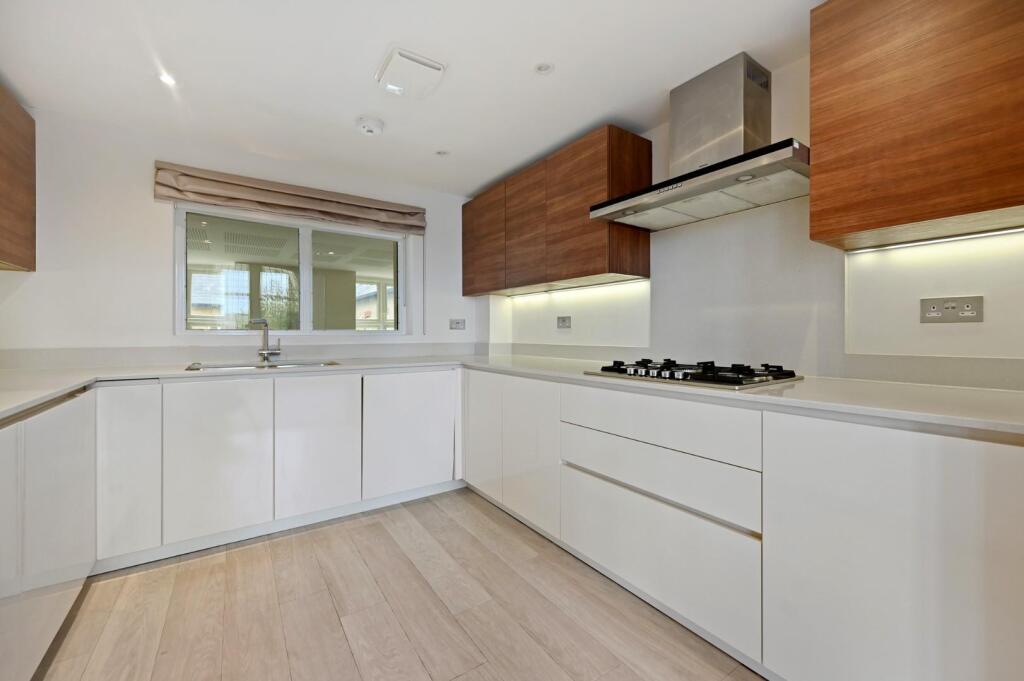 RCTEC- Flat 13 Havana Drive- Kitchen 3 (1).jpg