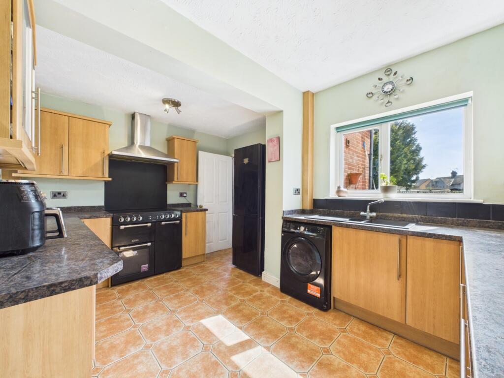 CAM04671G0-PR0040-STILL013