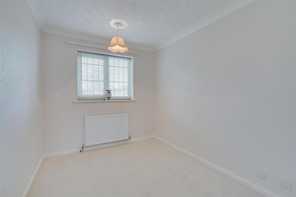 15 Elliott Cl, Newmarket--18.jpg