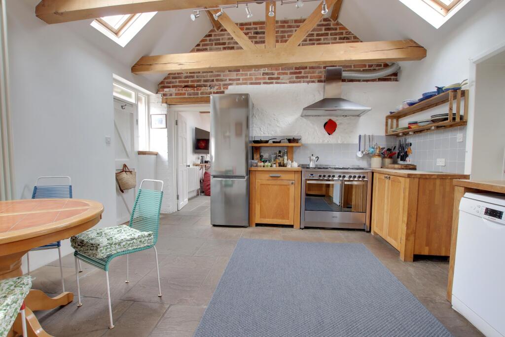 KITCHEN/BREAKFAST ROOM