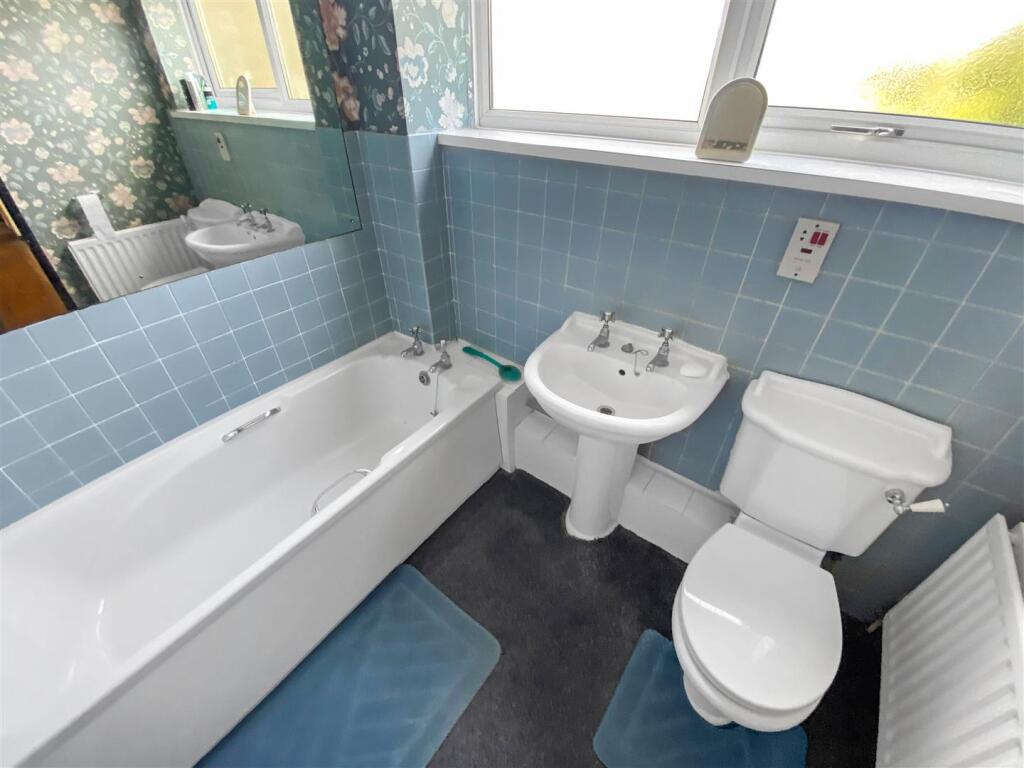 Bathroom / Shower / WC