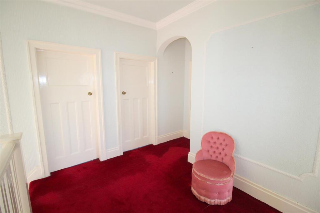 Fairhaven Road, 12 - Landing 1.JPG