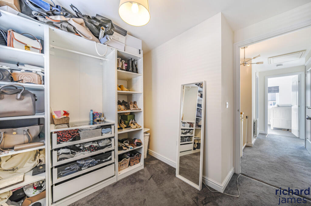 2b154f2e-c4bf-418...