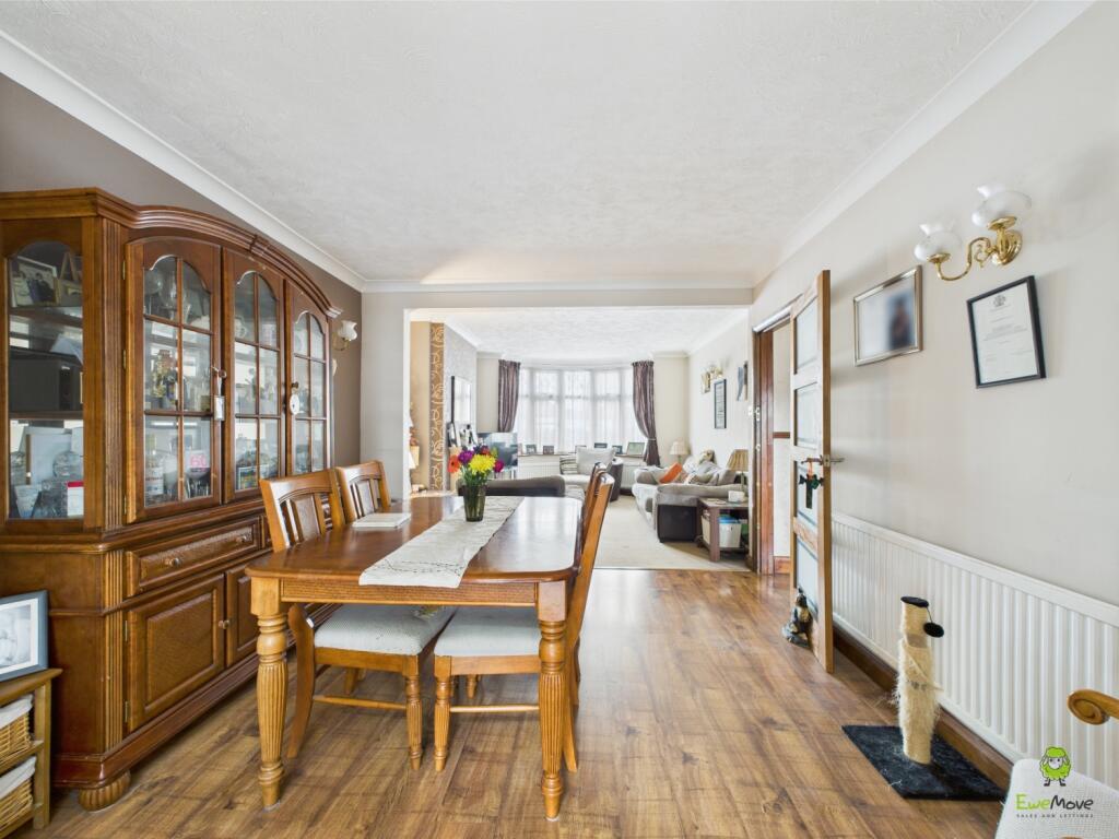 CAM03779G0-PR0238-STILL012