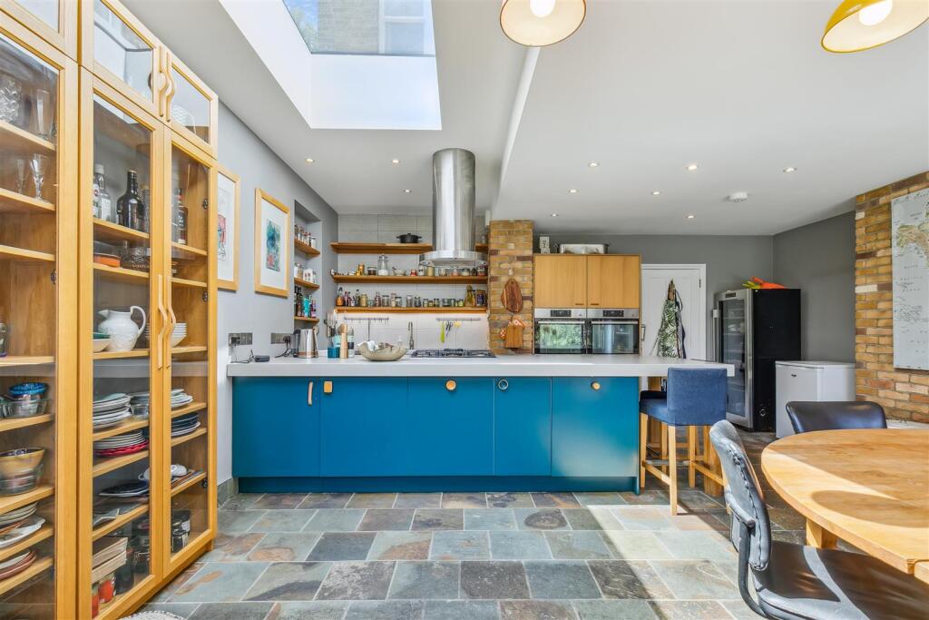 Prebend Gardens, W4 - FOR SALE