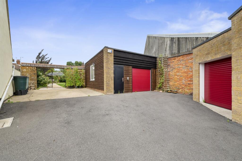 Garage/Workshop