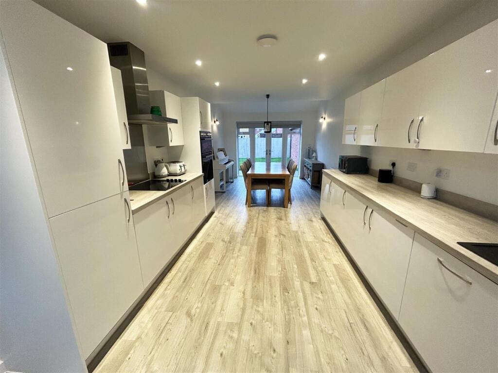 KITCHEN/ DINER/ FAMILY ROOM