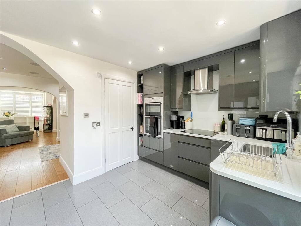 KITCHEN.jpeg