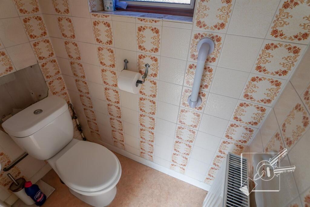 GROUND FLOOR CLOAKROOM