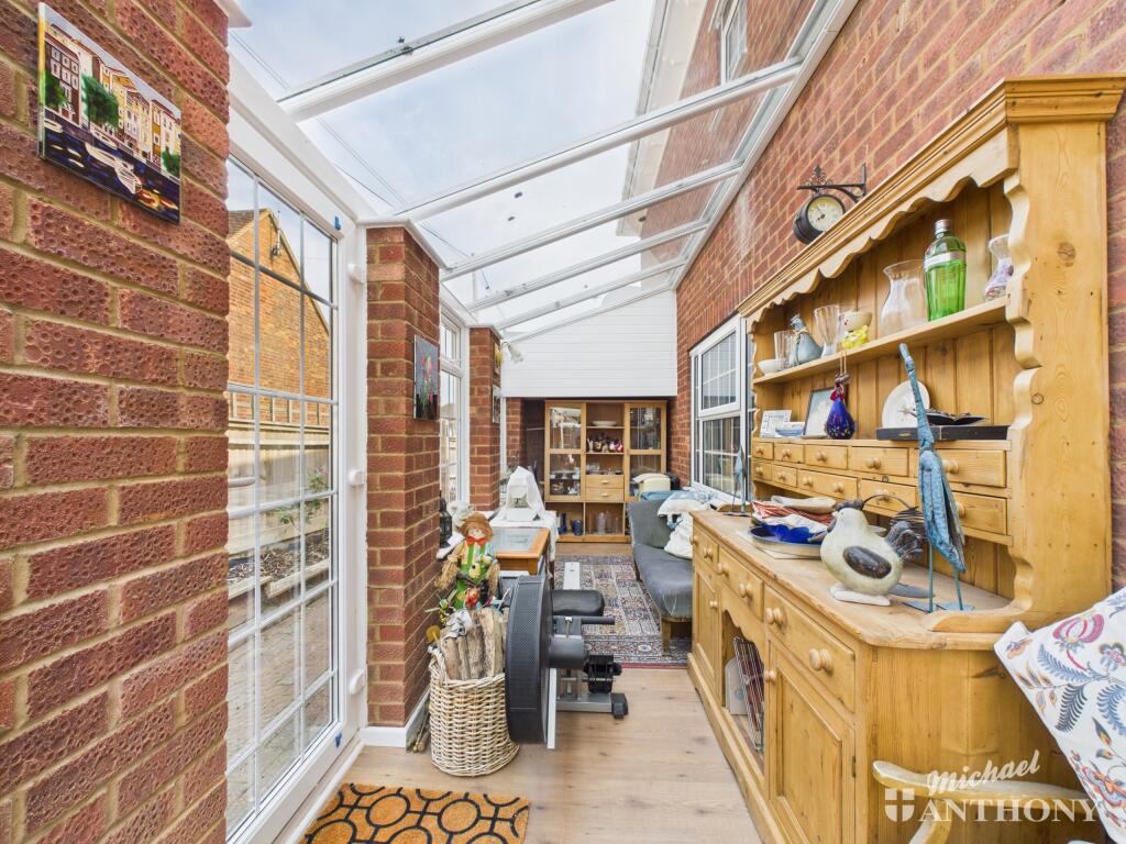 CAM03218G0-PR0737-STILL018