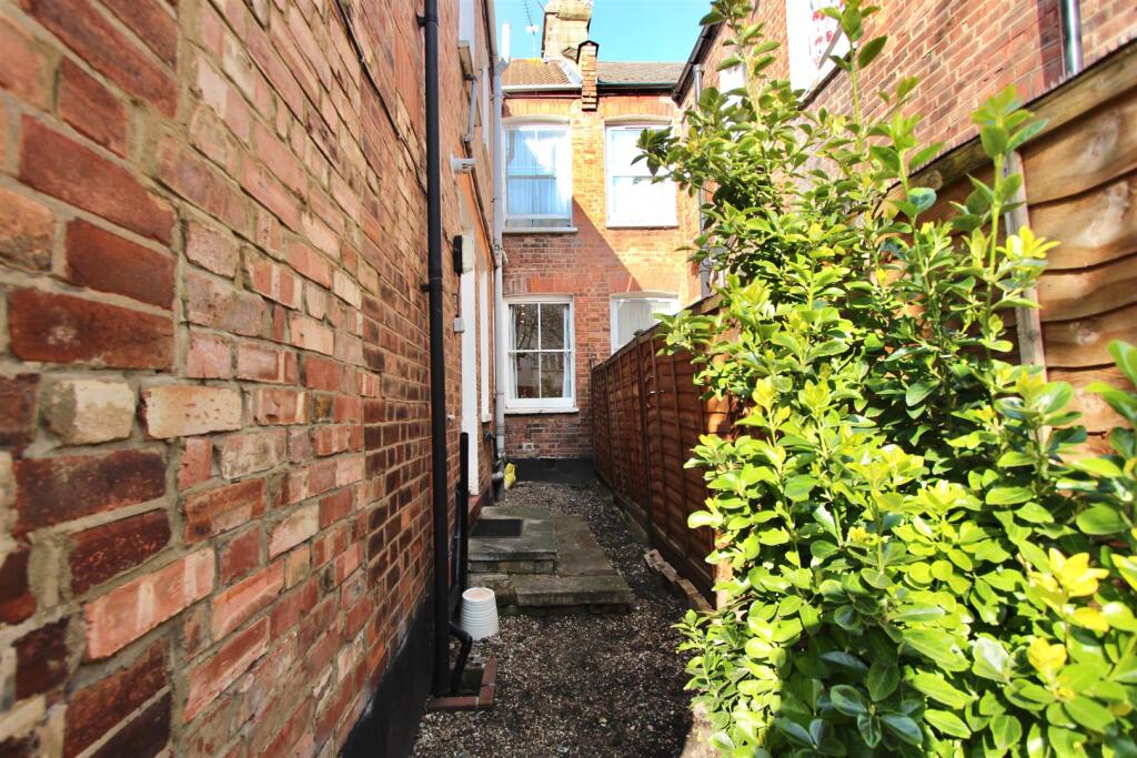 St. Margaret's Avenue, N15