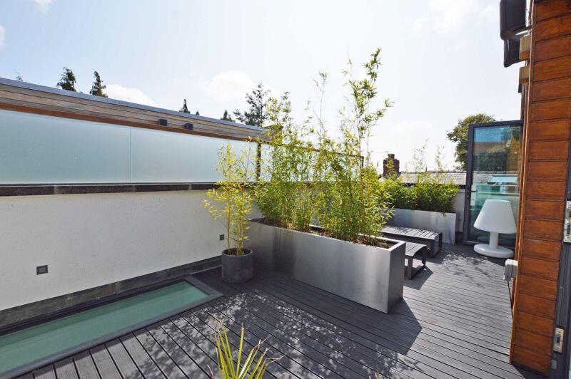  ROOF TERRACE