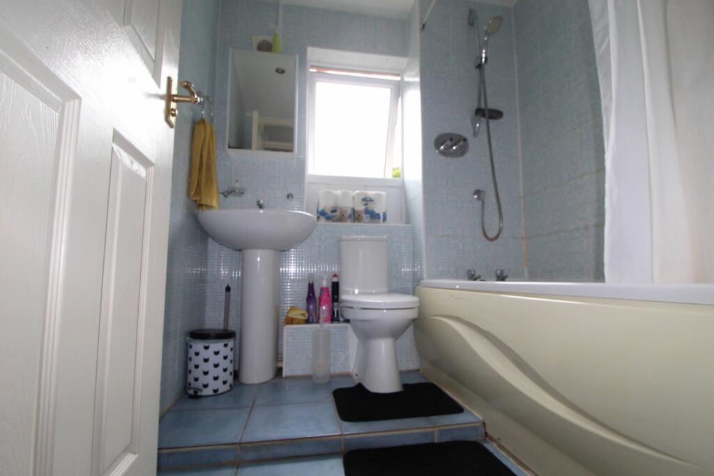 159 Clay Hill bathroom