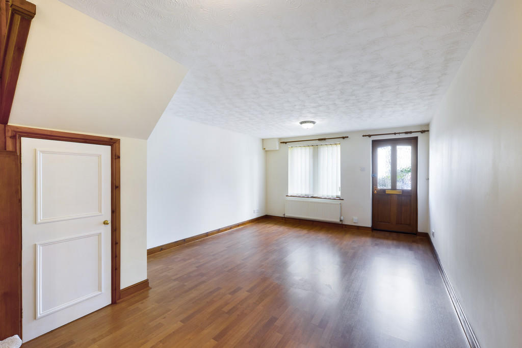 Spacious Lounge 