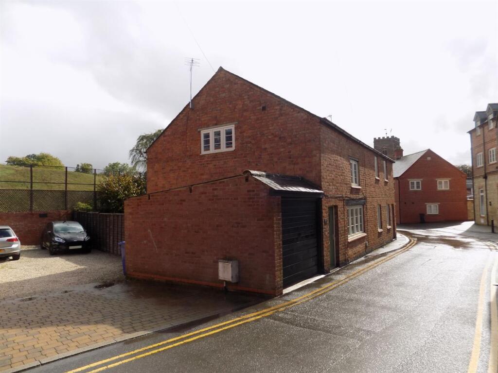 Mount Cottage - Shared Driveway &amp; Parking (1).JPG