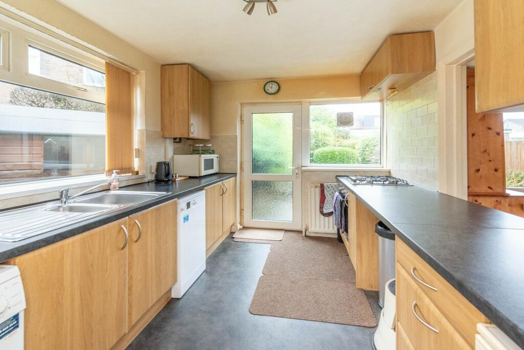 KITCHEN DINNER AND LOUNGE