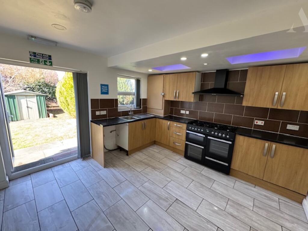 8 Chipperfield Road kitche