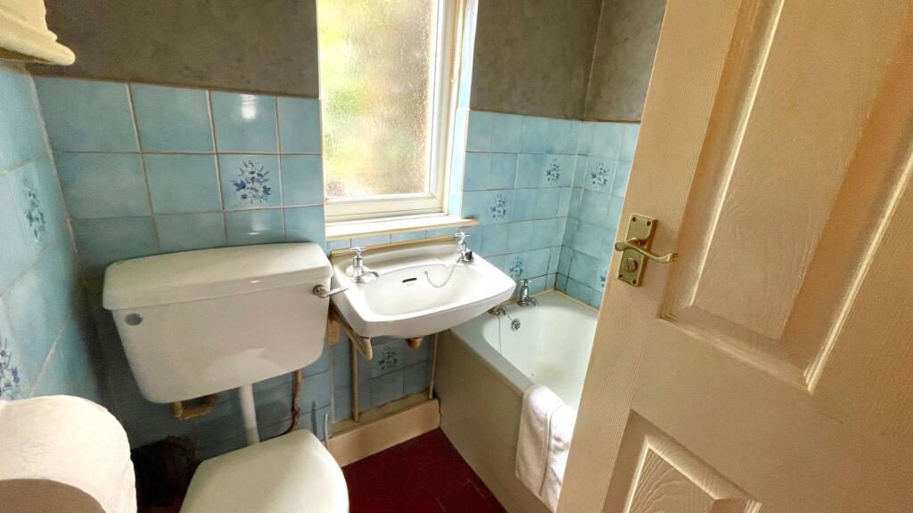 2-PIECE BATHROOM