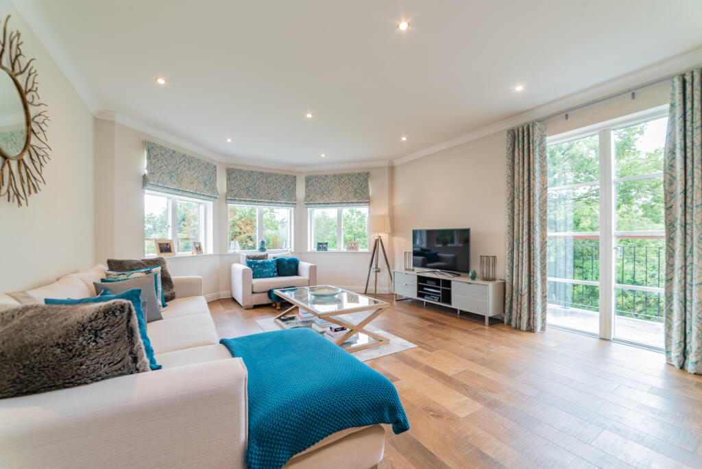 The-Old-Court-Maiden