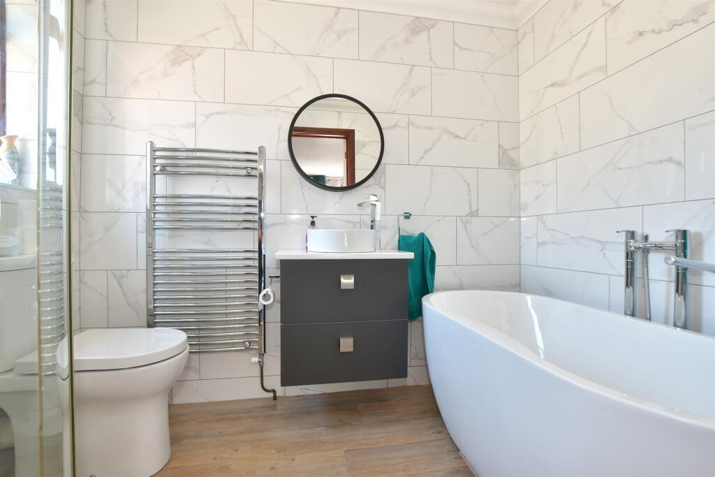 En-Suite Bathroom