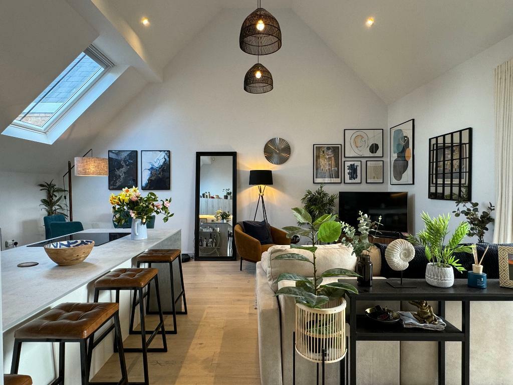 With 15' vaulted ceilings