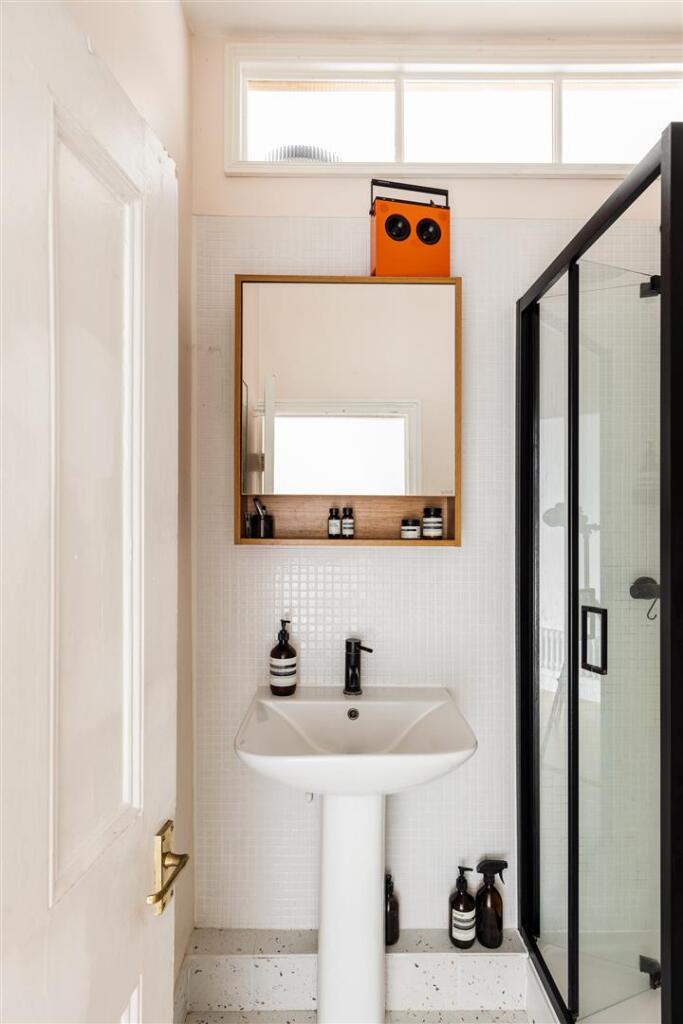 Lyndhurst Drive, E10