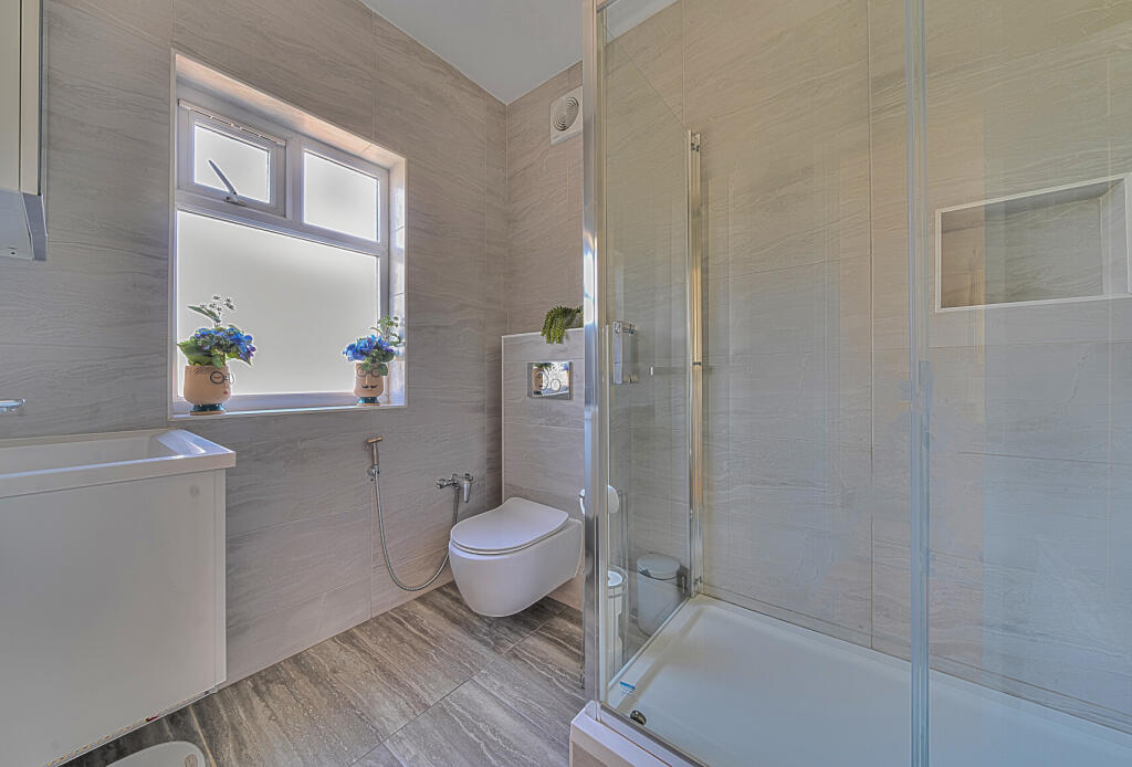 1310835-3-684af88...