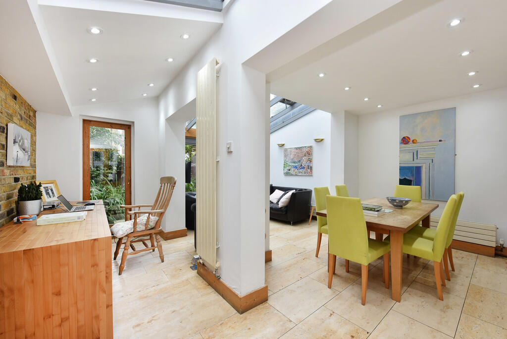 22 Meynell Cresce...