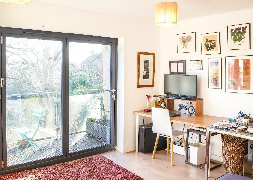 Master bedroom photo 2