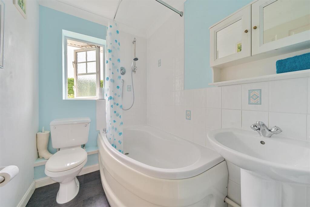 Bedford Grove Bathroom.jpg